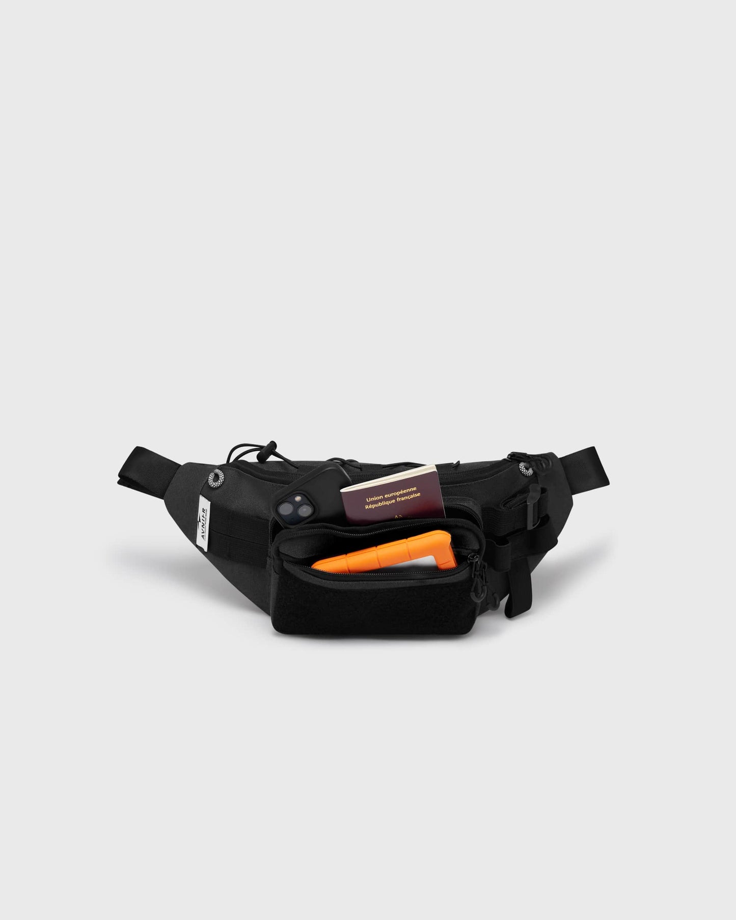 Banane noire Avnier ouverte, compartiment principal avec accessoires rangés. - noir