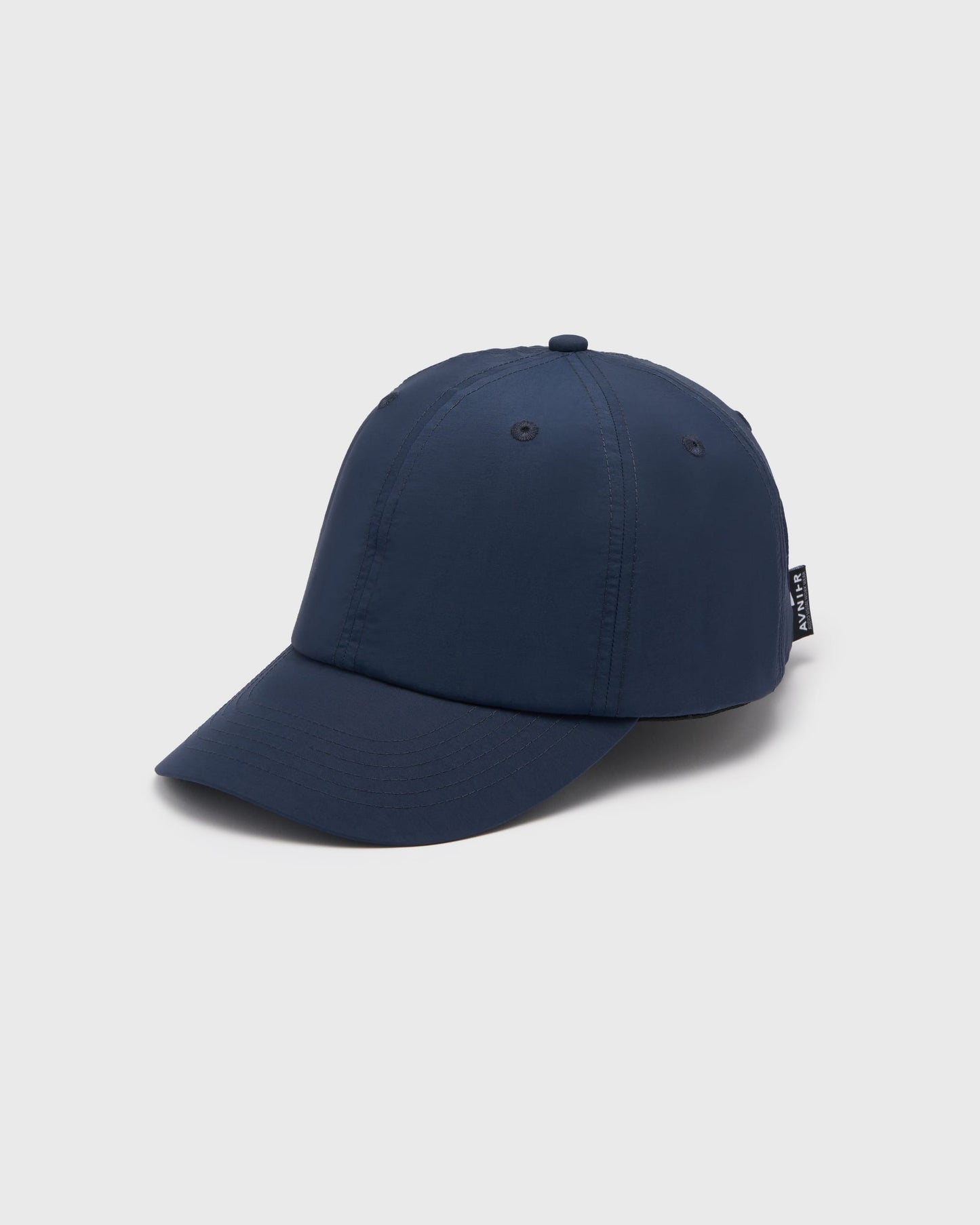 Casquette AVNIER LIGHT V1.0 bleue, vue de face, coiffe structurée en 6 panneaux en nylon hydrofuge léger. - bleu