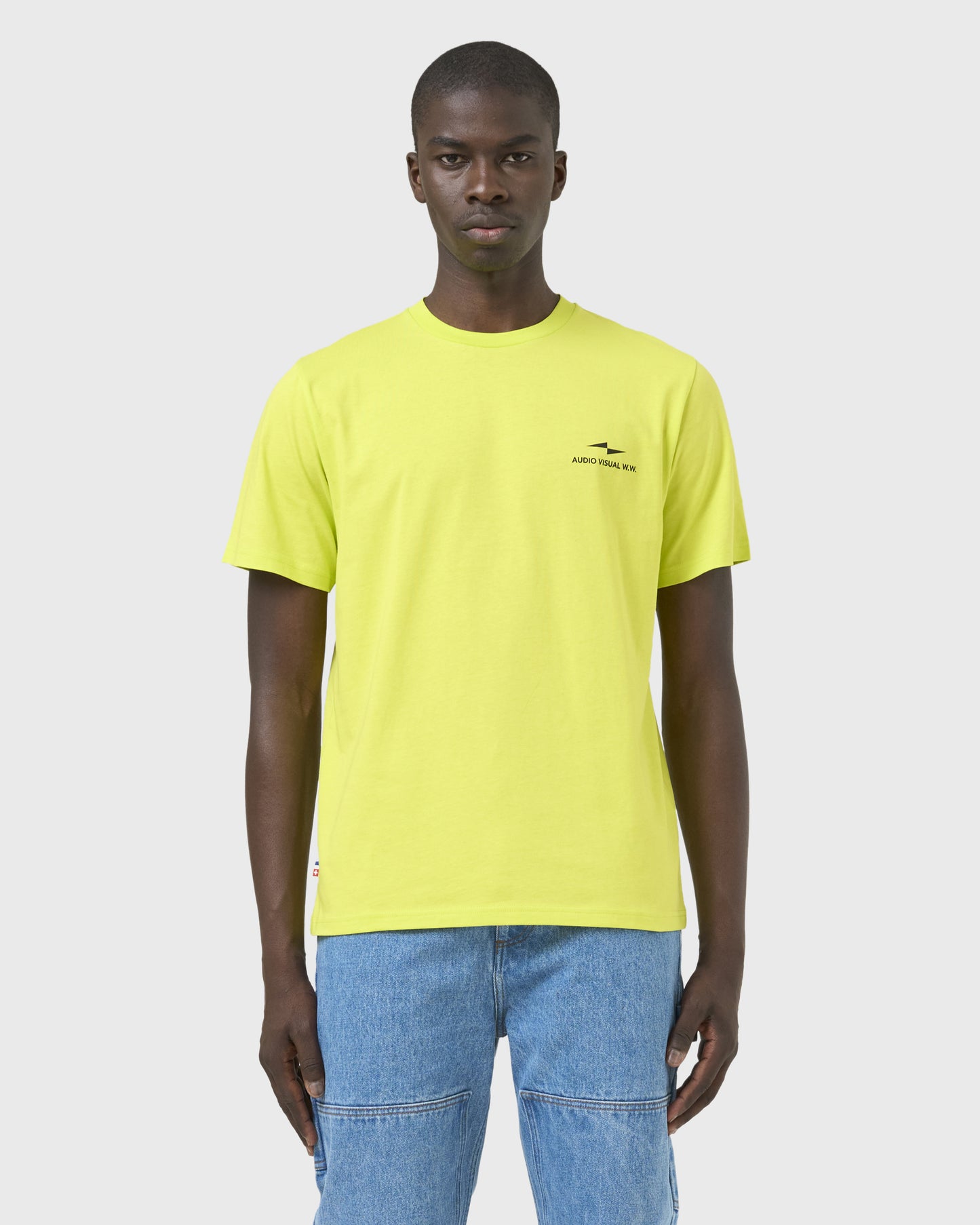 t-shirt-source-vertical-jaune-avnier-tournage-2-silhouette-face - Jaune