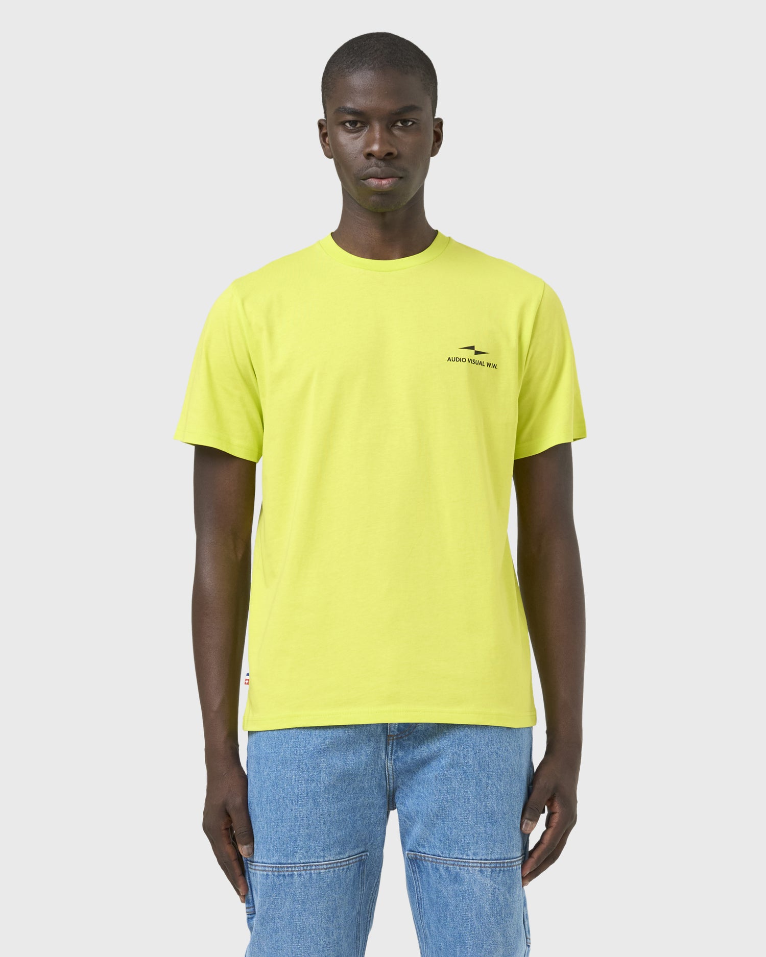 t-shirt-source-vertical-jaune-avnier-tournage-2-silhouette-face - Jaune