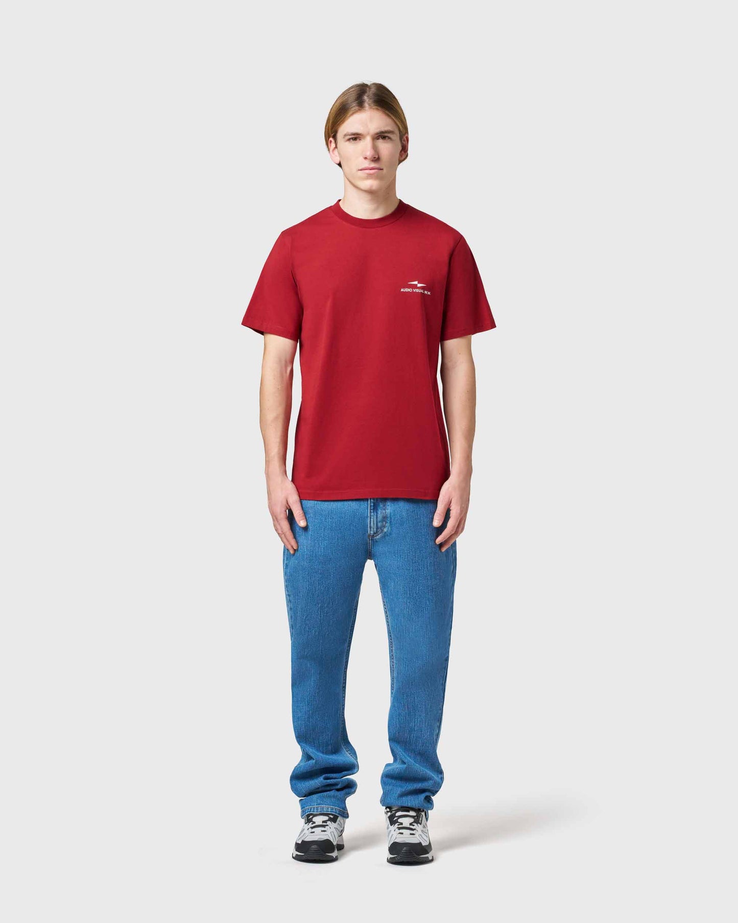 t-shirt-source-vertical-v-rouge-merlot-avnier-vetement-orelsan-4-silhouette-look - Rouge Merlot