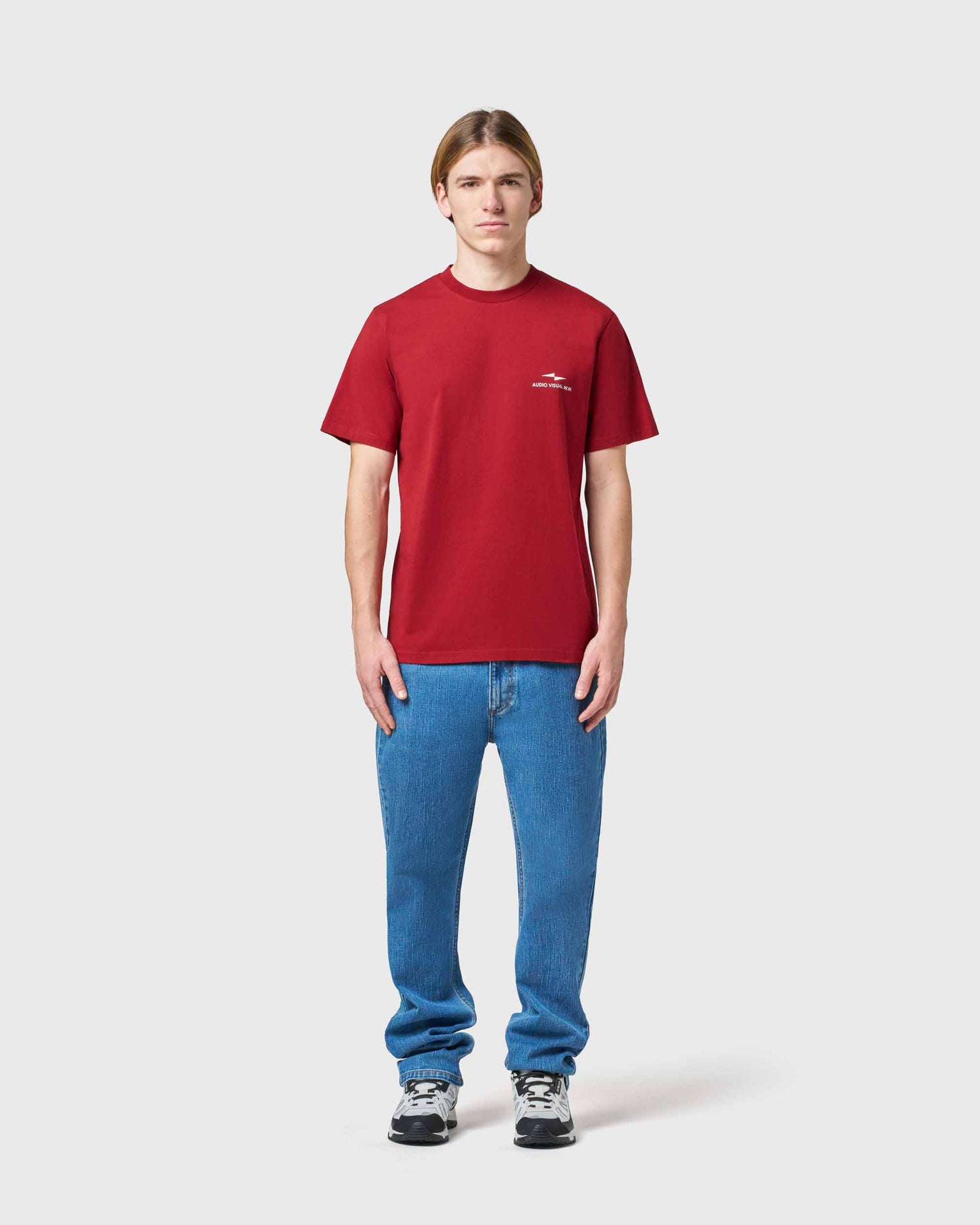 t-shirt-source-vertical-v-rouge-merlot-avnier-vetement-orelsan-4-silhouette-look - Rouge Merlot