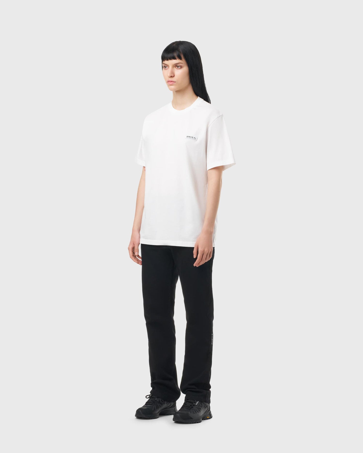 tshirt-blanc-avnier-source-v5-femme-urbain-minimaliste-profil - blanc