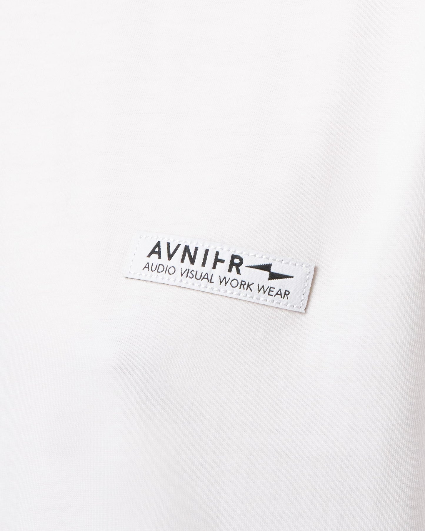 tshirt-blanc-avnier-source-v5-logo-brode-poitrine - blanc